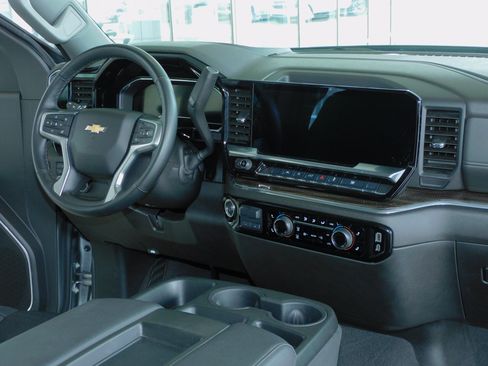 Used 2025 Chevrolet Silverado 1500 LT image 26