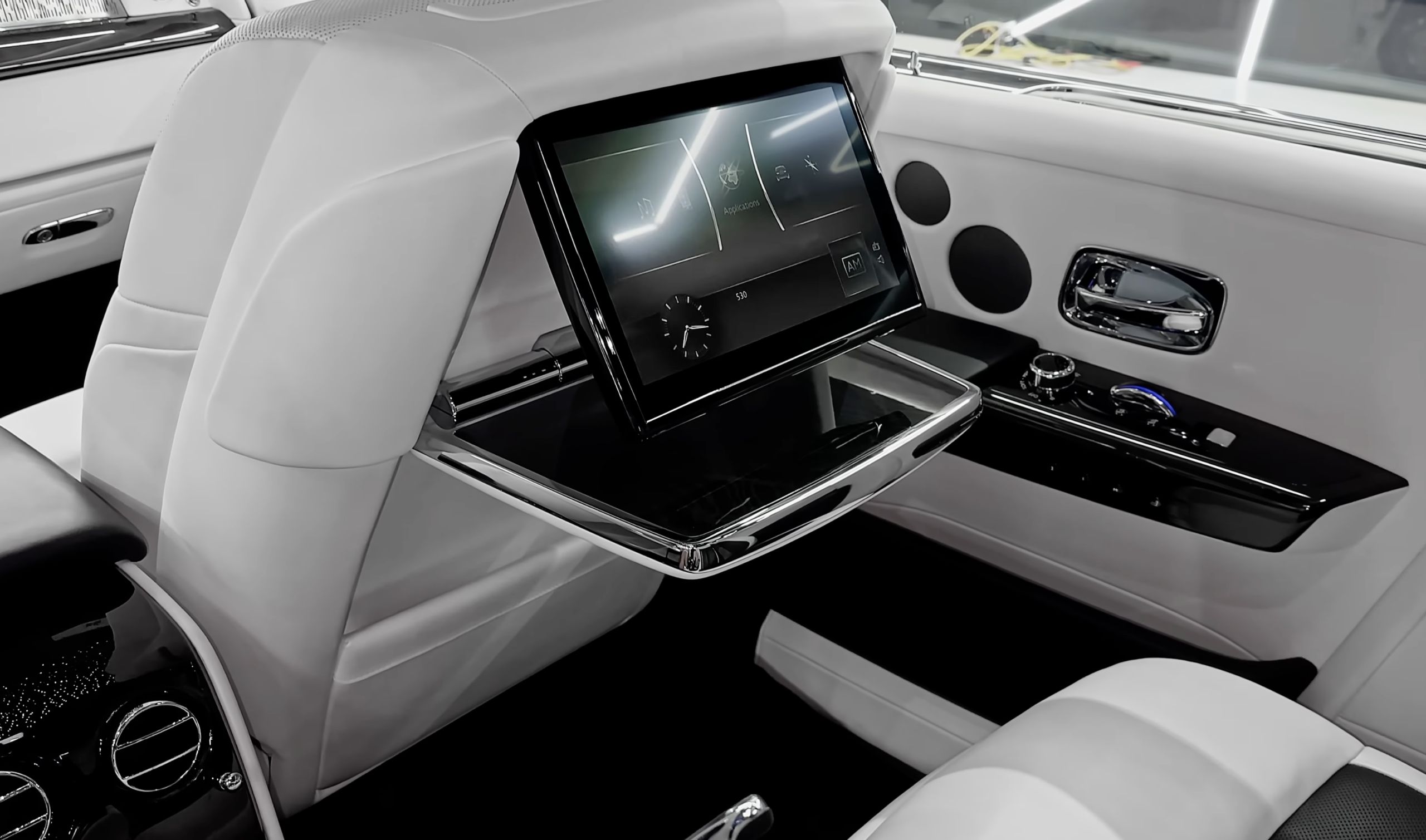 Used 2018 Rolls-Royce Phantom Sedan RWD image 5