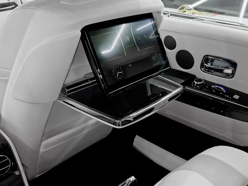 Used 2018 Rolls-Royce Phantom Sedan RWD image 5