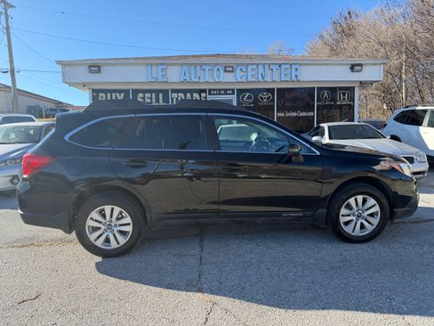 Used 2017 Subaru Outback 2.5i Premium image 1