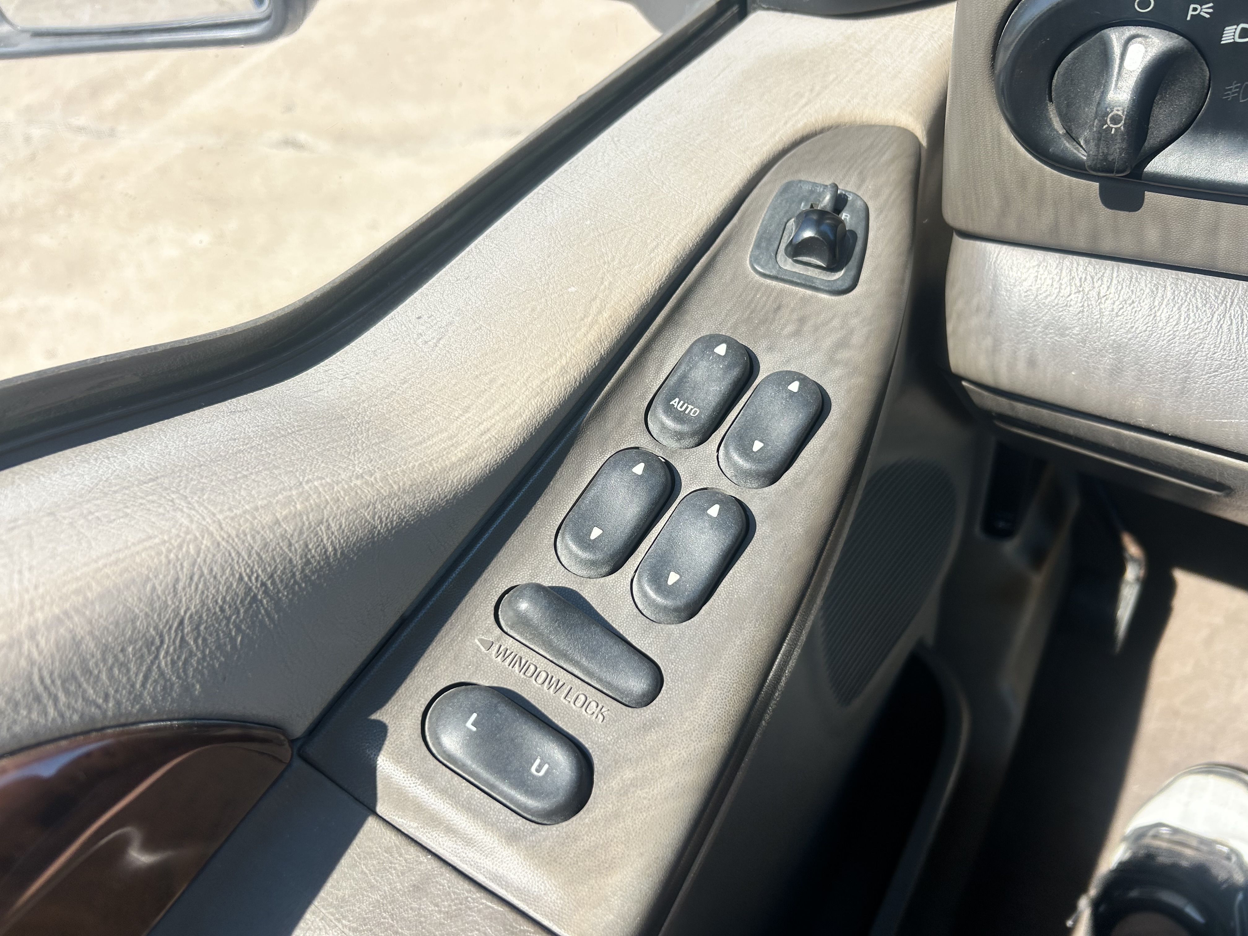 Used 2001 Ford Excursion 4WD Limited image 10