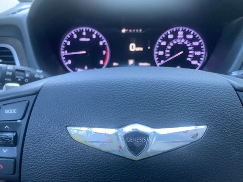 Used 2016 Hyundai Genesis 3.8 image 13