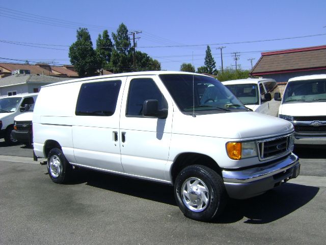 Used 2005 Ford E-250 and Econoline 250 UNAVAIL RWD image 4