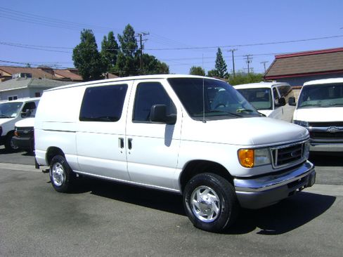 Used 2005 Ford E-250 and Econoline 250 UNAVAIL RWD image 4