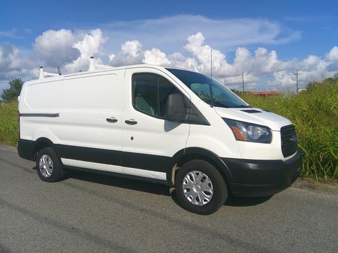 Used 2019 Ford Transit 150 XL image 1