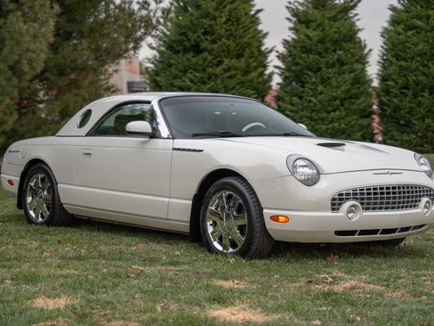 Used 2003 Ford Thunderbird image 23