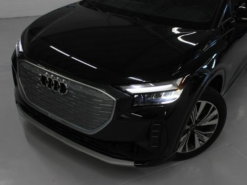Used 2023 Audi Q4 e-tron Premium RWD image 5