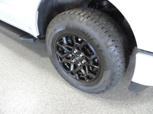 Used 2024 Ford F150 XLT AWD/4WD image 12