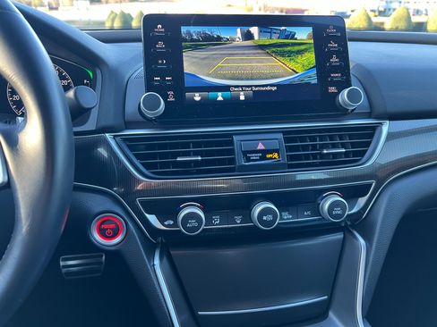 Used 2022 Honda Accord Hybrid Sport image 17