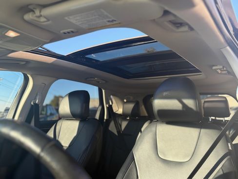 Used 2018 Ford Edge Titanium image 19