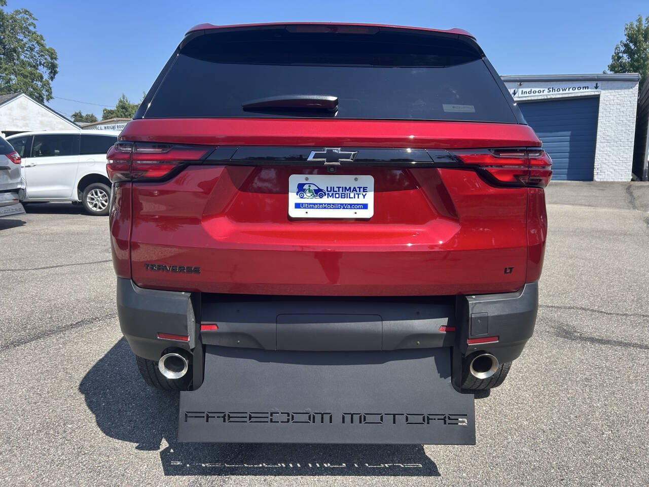 Used 2023 Chevrolet Traverse LT w/ Midnight/Sport Edition FWD image 9