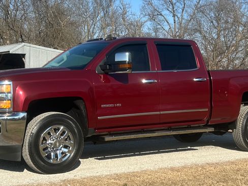 Used 2015 Chevrolet Silverado 2500 LTZ image 2
