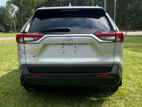 Used 2021 Toyota RAV4 XLE image 3