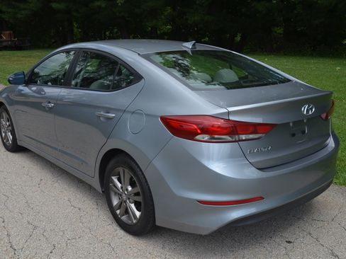 Used 2017 Hyundai Elantra SE FWD image 3