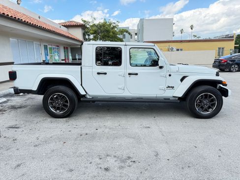 Used 2021 Jeep Gladiator Overland image 11