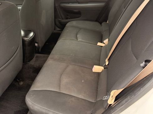 Used 2014 Dodge Avenger SXT image 5