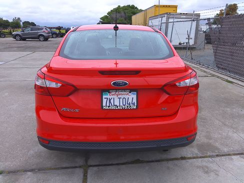 Used 2014 Ford Focus SE Sedan FWD image 6