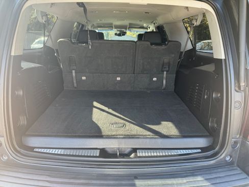 Used 2019 Chevrolet Suburban LT image 11