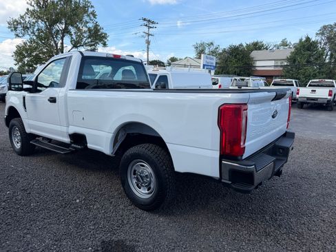 Used 2022 Ford F250 4x4 Regular Cab Super Duty image 3