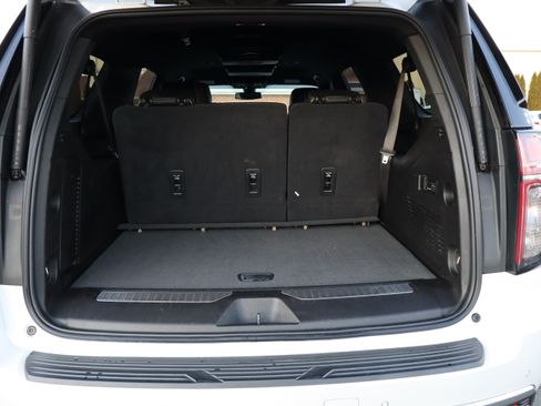 Used 2021 Chevrolet Suburban Premier image 18