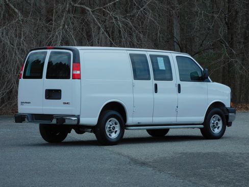 Used 2024 GMC Savana 2500 image 6