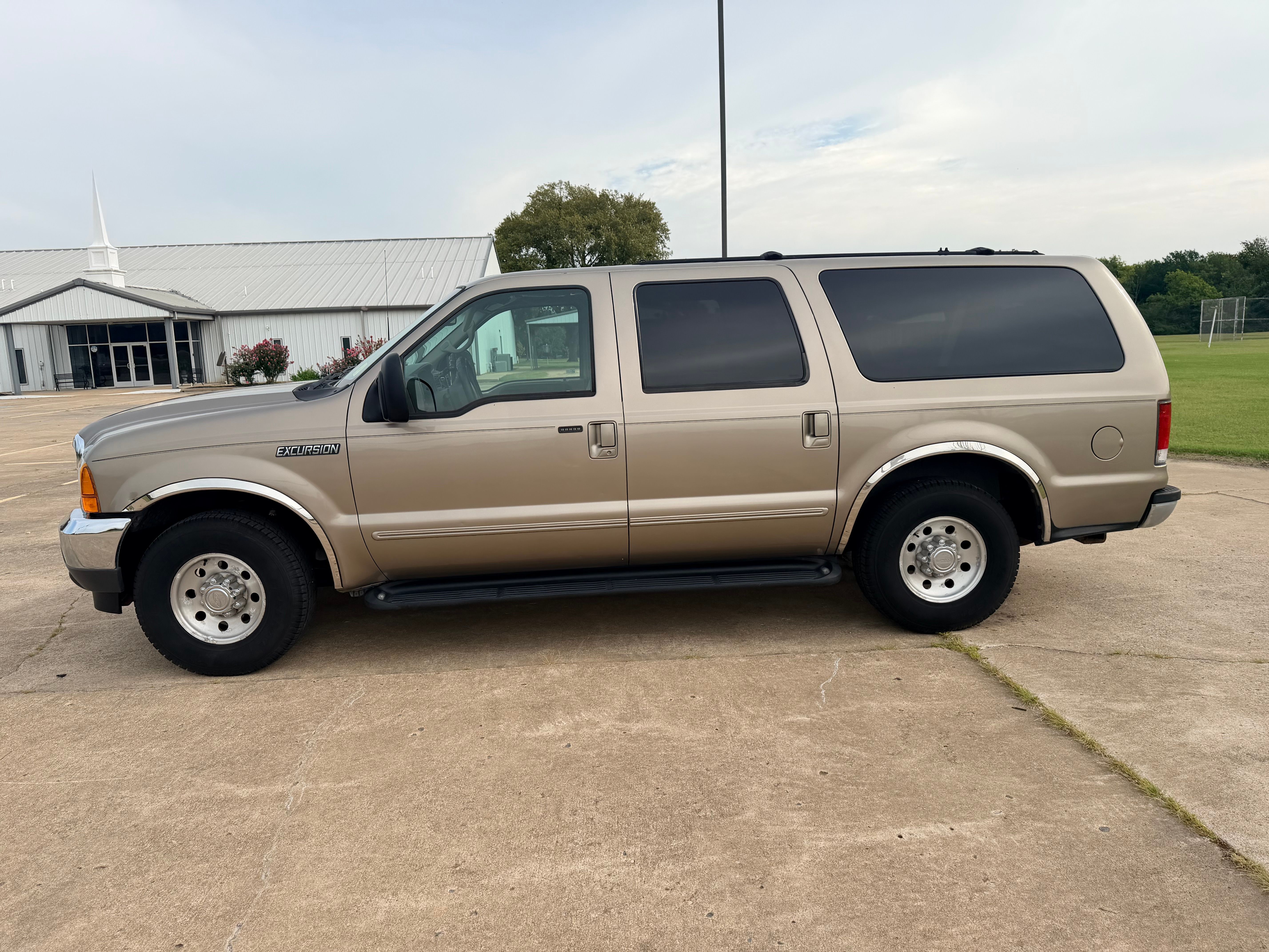 Used 2000 Ford Excursion 2WD XLT image 8