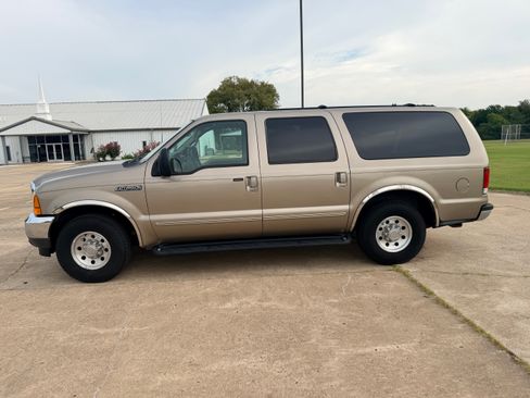 Used 2000 Ford Excursion 2WD XLT image 8