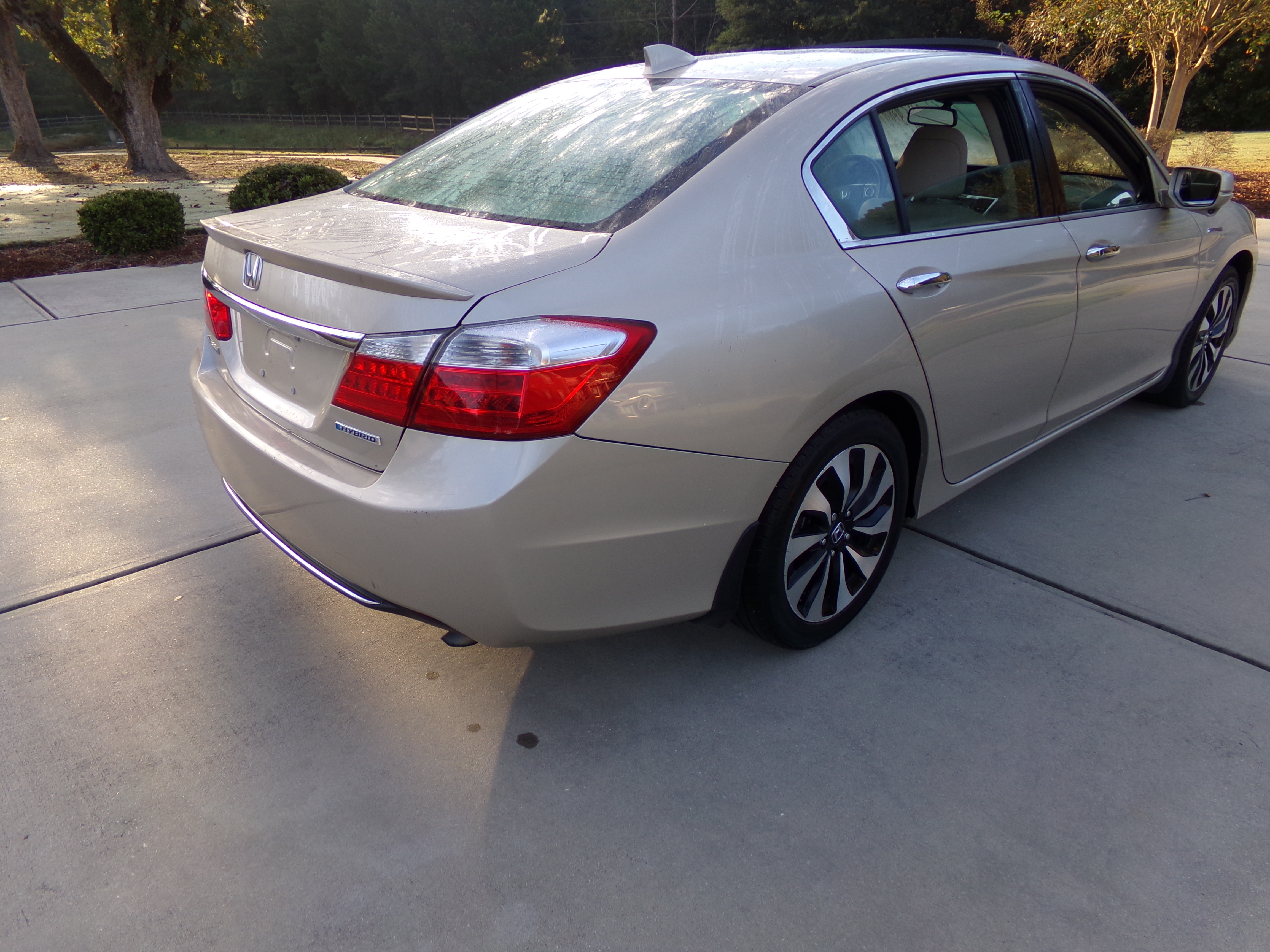 Used 2015 Honda Accord EX-L Hybrid Sedan image 4