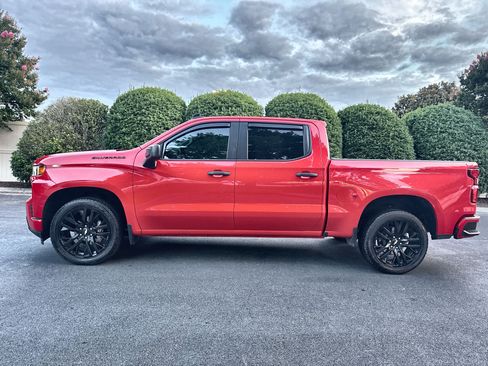 Used 2021 Chevrolet Silverado 1500 2WD Crew Cab Custom image 1