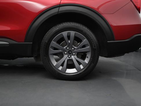 Used 2022 Ford Explorer XLT image 11