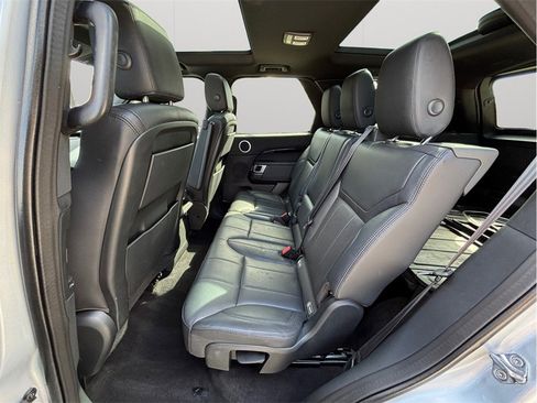 Used 2018 Land Rover Discovery SE image 35