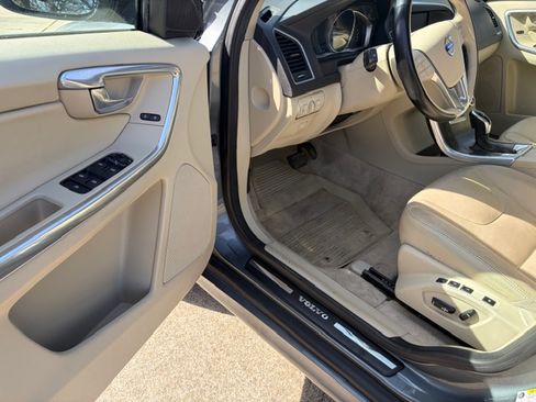 Used 2016 Volvo XC60 T5 Premier image 11