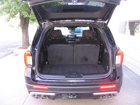 Used 2025 Ford Explorer 4WD Platinum image 5