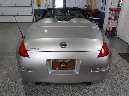 Used 2004 Nissan 350Z Touring image 7