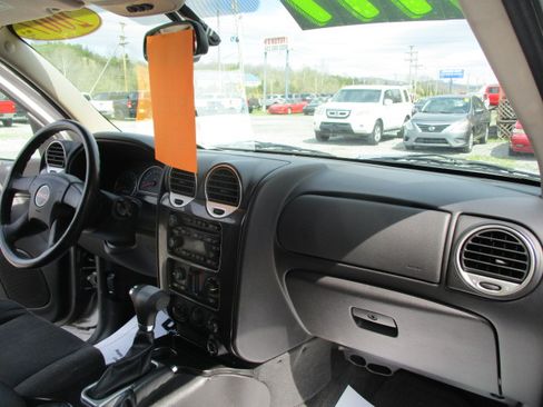 Used 2007 GMC Envoy SLE image 30