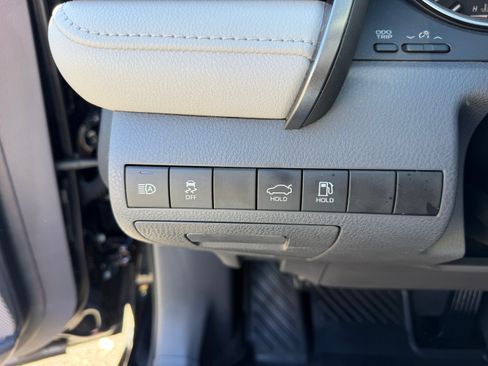 Used 2021 Toyota Camry LE FWD image 6