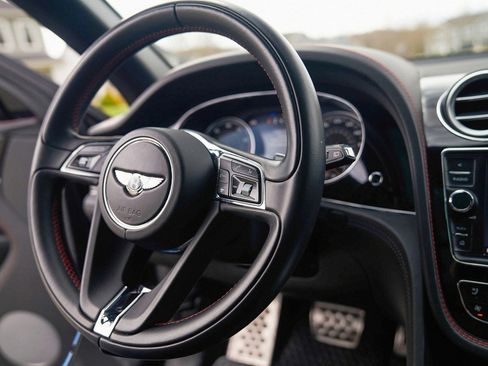 Used 2018 Bentley Bentayga UNAVAIL AWD/4WD image 17