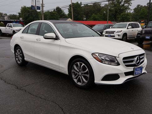 Used 2017 Mercedes-Benz C 300 Luxury image 10