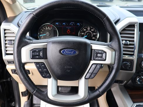Used 2015 Ford F150 Lariat image 21