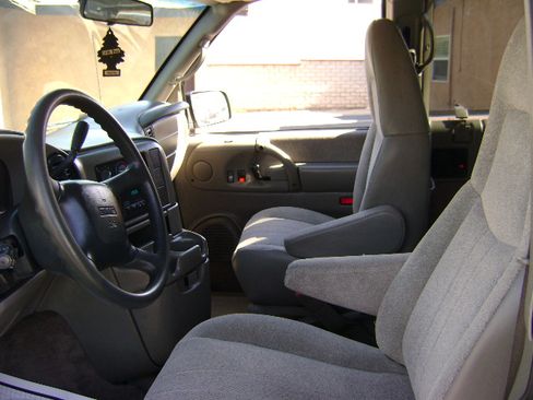 Used 2003 GMC Safari image 10