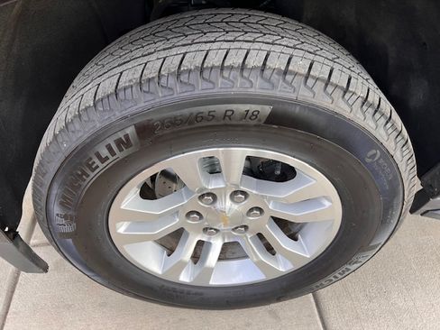 Used 2020 Chevrolet Suburban LT image 25