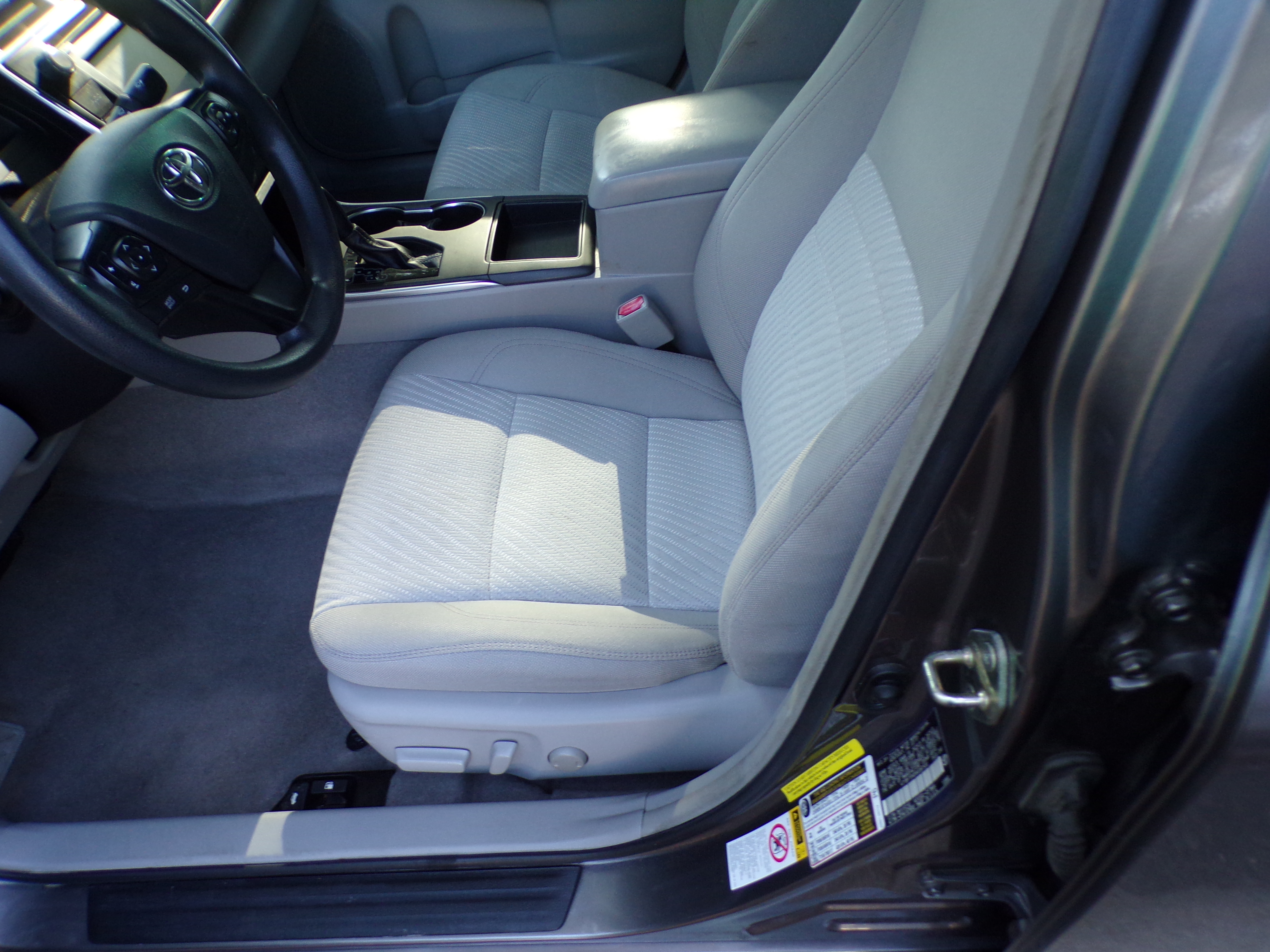 Used 2017 Toyota Camry LE Sedan 4D FWD image 10