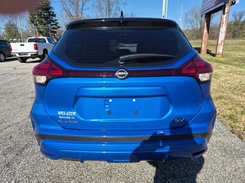 Used 2023 Nissan Kicks SV image 4