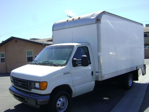 Used 2006 Ford E-350 and Econoline 350 Super Duty RWD image 4