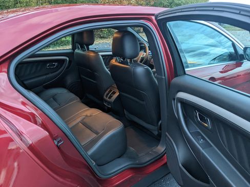 Used 2015 Ford Taurus SEL image 7