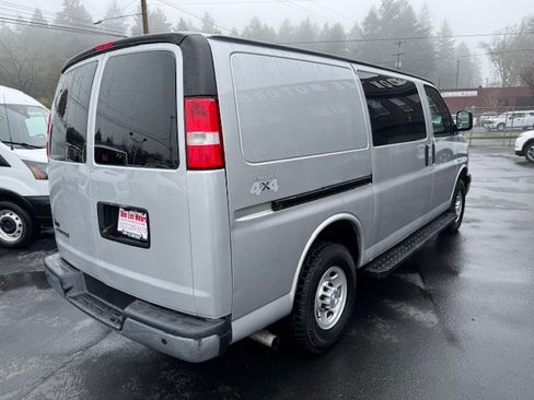 Used 2017 Chevrolet Express 2500 image 7