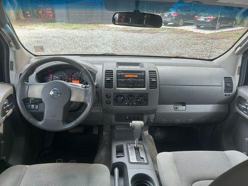 Used 2012 Nissan Frontier 2WD Crew Cab image 15