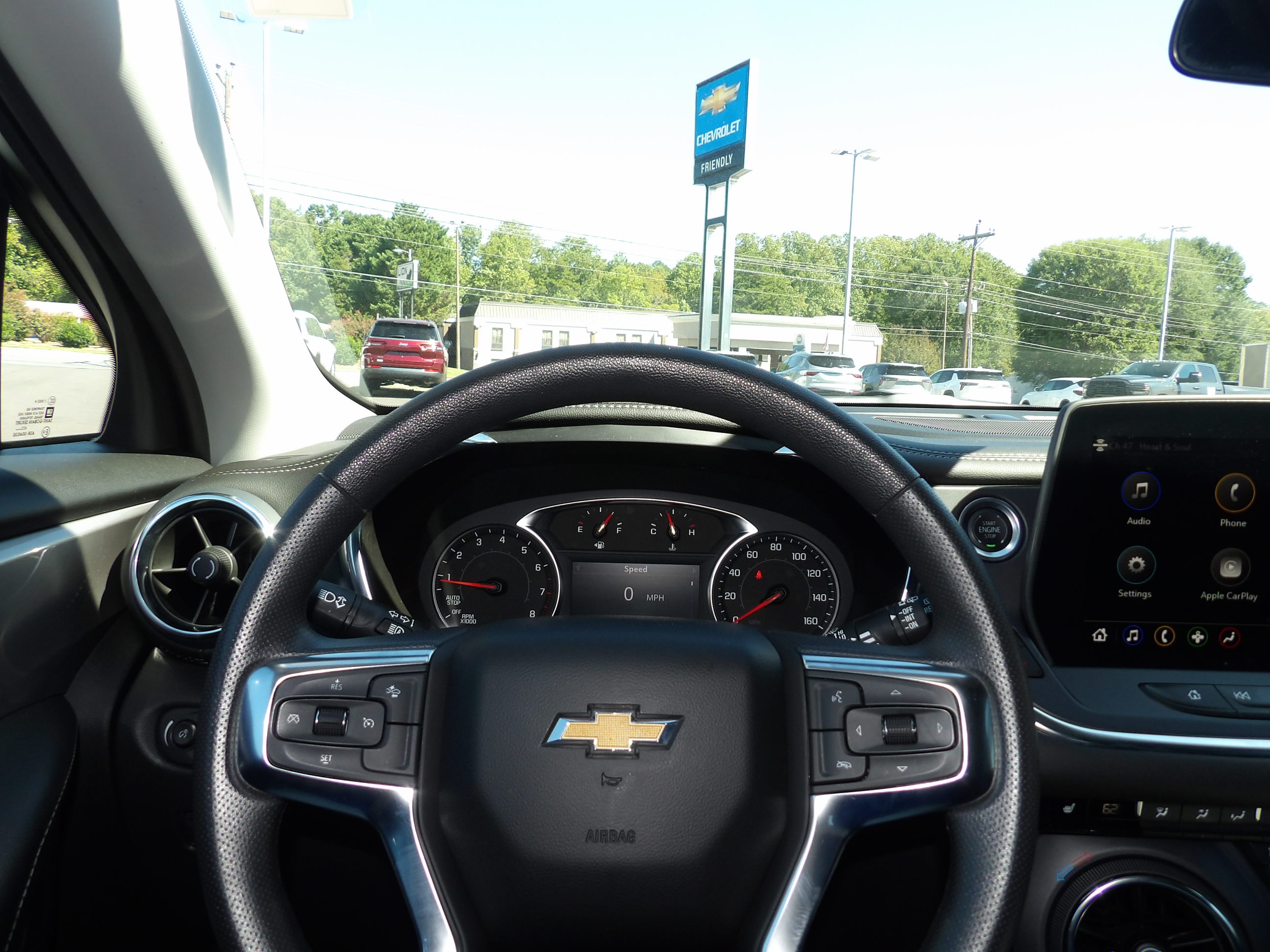 Used 2025 Chevrolet Blazer FWD LT w/ 2LT image 2