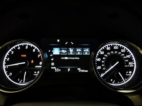 Used 2018 Toyota Camry XLE image 23