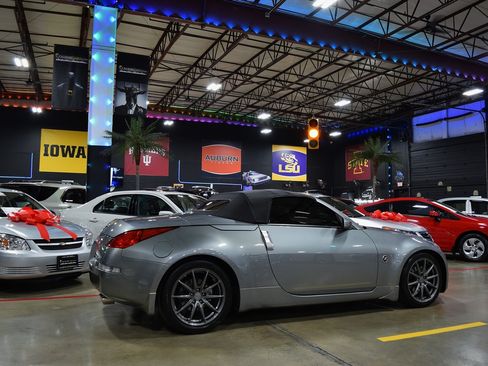 Used 2005 Nissan 350Z Touring RWD image 19